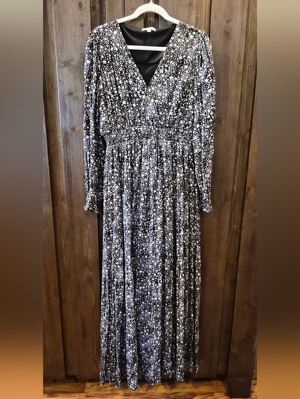 Black and White Floral V-Neck Maxi Dress - Women